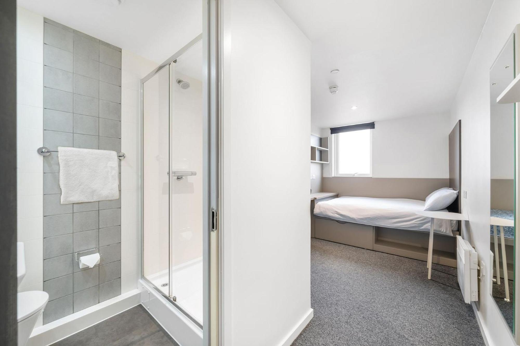 Private Bedrooms With Shared Kitchen And Living Area At Canvas Point In * Coventry
